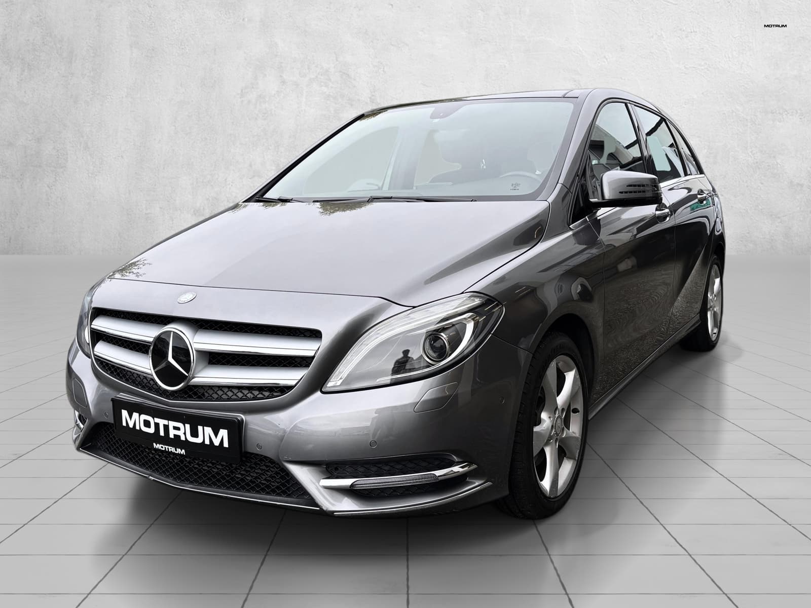 Mercedes-Benz B180